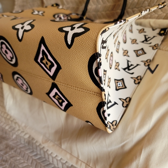 Louis Vuitton Wild At Heart Onthego GM Creme Giant Monogram Print Arizona Bag - Picture 9 of 17